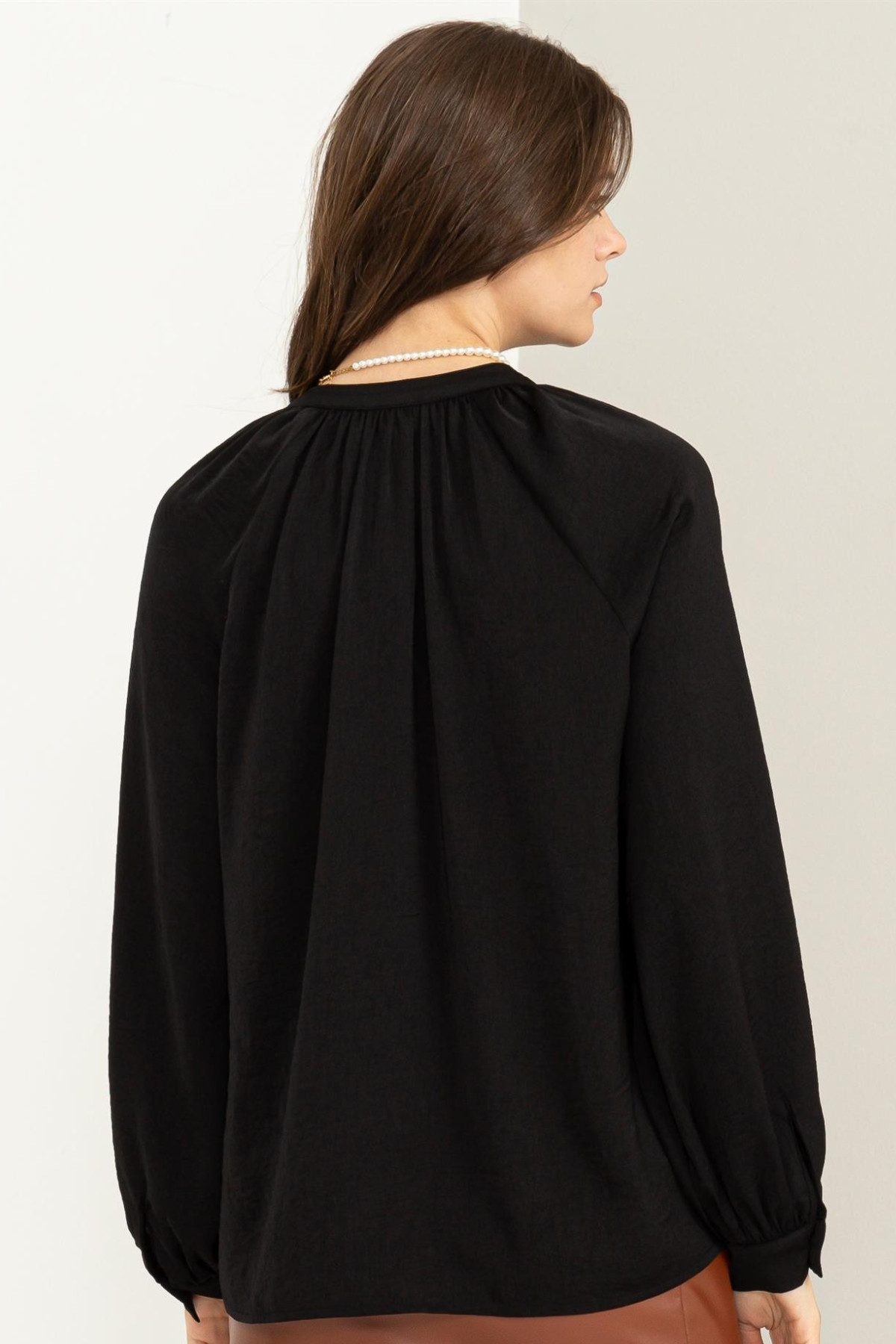 Essencial Chic Long Sleeve Ruffled Blouse